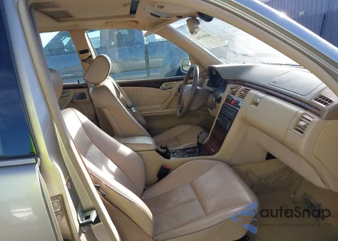 2001 Mercedes-Benz E 320 from USA, damaged, VIN WDBJF65J31B285224